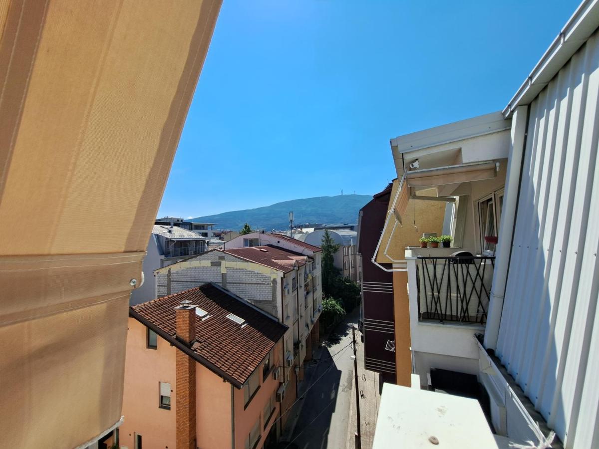 Bright Top Floor Apartment With Free Parking 斯科普里 外观 照片