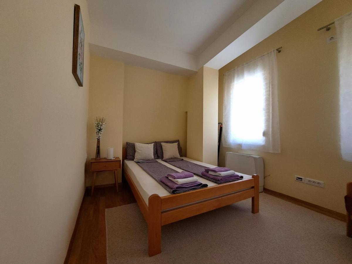 Bright Top Floor Apartment With Free Parking 斯科普里 外观 照片