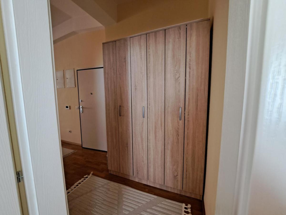 Bright Top Floor Apartment With Free Parking 斯科普里 外观 照片