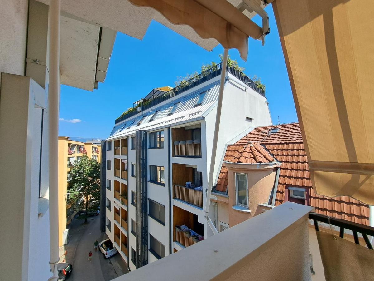 Bright Top Floor Apartment With Free Parking 斯科普里 外观 照片