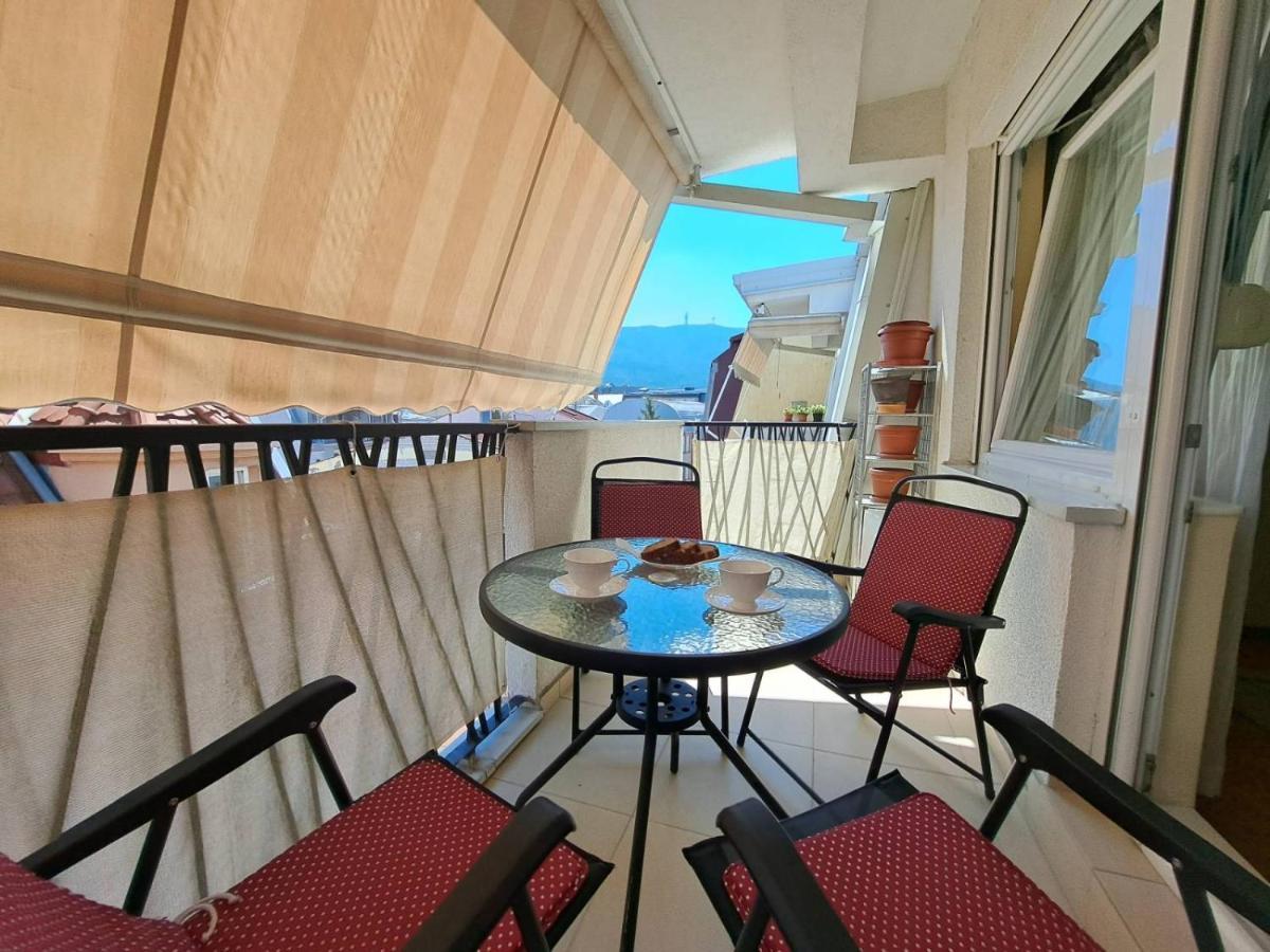 Bright Top Floor Apartment With Free Parking 斯科普里 外观 照片
