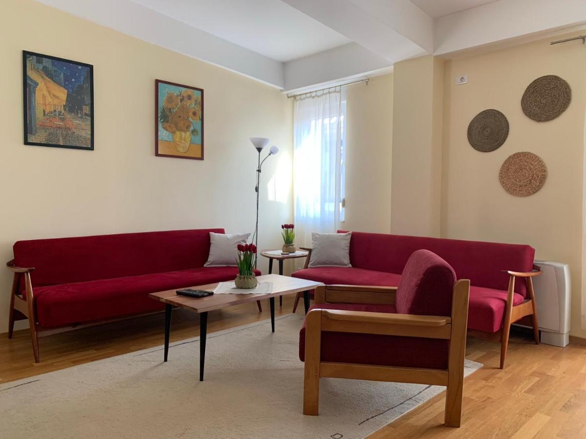 Bright Top Floor Apartment With Free Parking 斯科普里 外观 照片