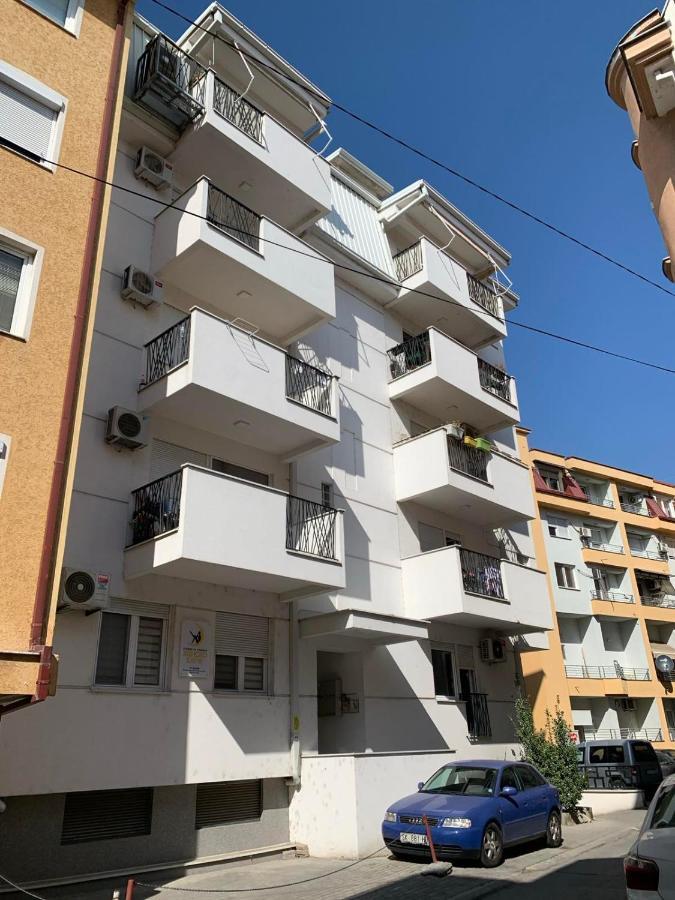 Bright Top Floor Apartment With Free Parking 斯科普里 外观 照片