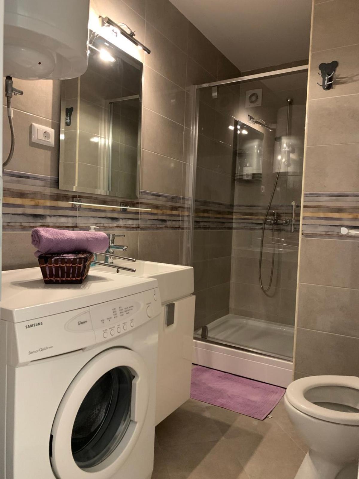 Bright Top Floor Apartment With Free Parking 斯科普里 外观 照片