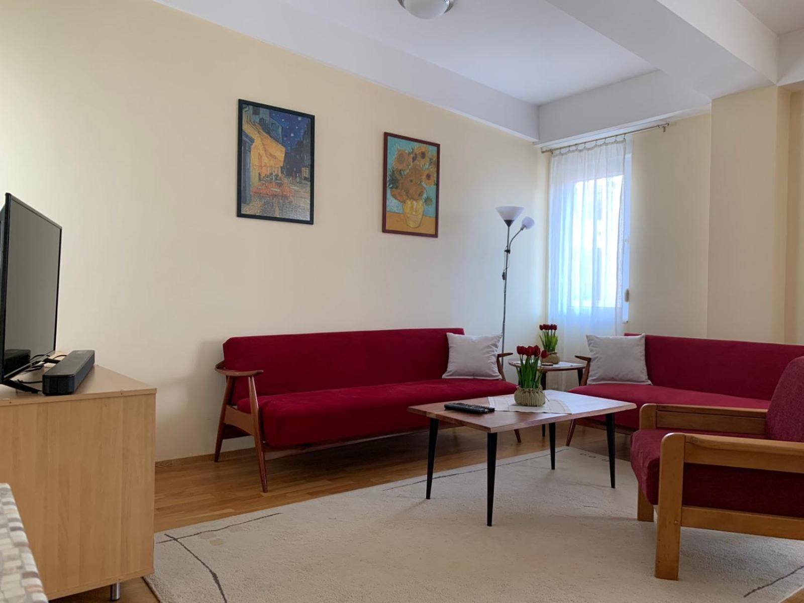 Bright Top Floor Apartment With Free Parking 斯科普里 外观 照片