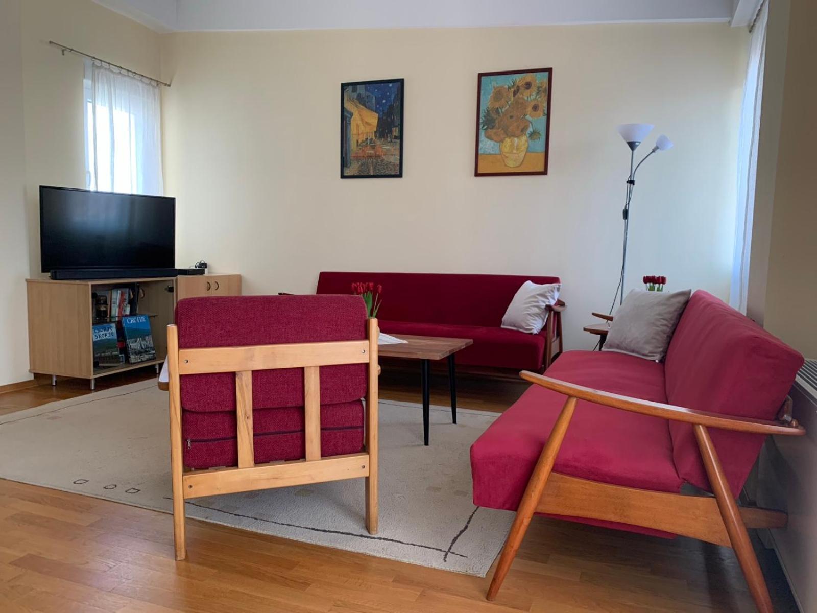 Bright Top Floor Apartment With Free Parking 斯科普里 外观 照片
